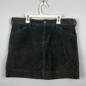Mountain Hardware women’s short gray corduroy skirt with pockets size 8